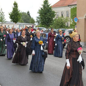 Trachtensonntag mit Ehejubilaren