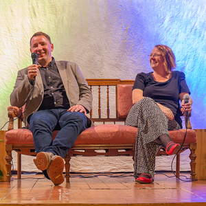 Dankefest im Pfarrsaal Kirchdorf an der Krems, Bild vlnr: Günter Wolfinger - scheidender Pfarrverwalter, Bernadette Hackl - scheidende Pastoralassistentin