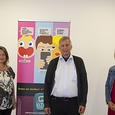 V. l.: Silvia Breitwieser (Leiterin TelefonSeelsorge OÖ – Notruf 142), Primar Michael J. Merl (Vorstand der Kliniken für Kinder- und Jugendpsychiatrie am Kepler Universitätsklinikum) und Barbara Lanzerstorfer-Holzner, Projektleiterin ElternTelefon) / © Diözese Linz / Waselmayr V. l.: Silvia Breitwieser (Leiterin TelefonSeelsorge OÖ – Notruf 142), Primar Michael J. Merl (Vorstand der Kliniken für Kinder- und Jugendpsychiatrie am Kepler Universitätsklinikum) und Barbara Lanzerstorfer-Holzner, Projektleiterin ElternTelefon)